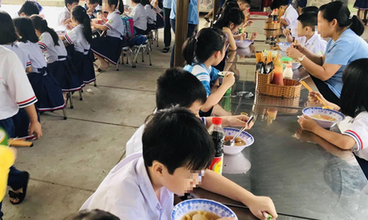 Một bữa ăn tại Trường tiểu học Bình Trưng Đông (quận 2, TP.HCM) - Ảnh: FACEBOOK NHÀ TRƯỜNG