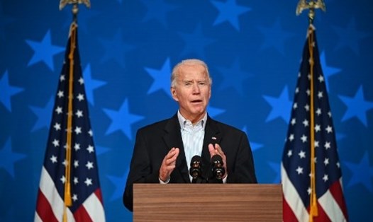 Ông Joe Biden phát biểu tại trung tâm Queen ở Wilmington, Delaware, hôm 5.11. Ông Joe Biden củng cố thế dẫn trước Tổng thống Donald Trump và tin tưởng kết quả bầu cử tổng thống Mỹ 2020 sẽ sớm được công bố. Ảnh: AFP.