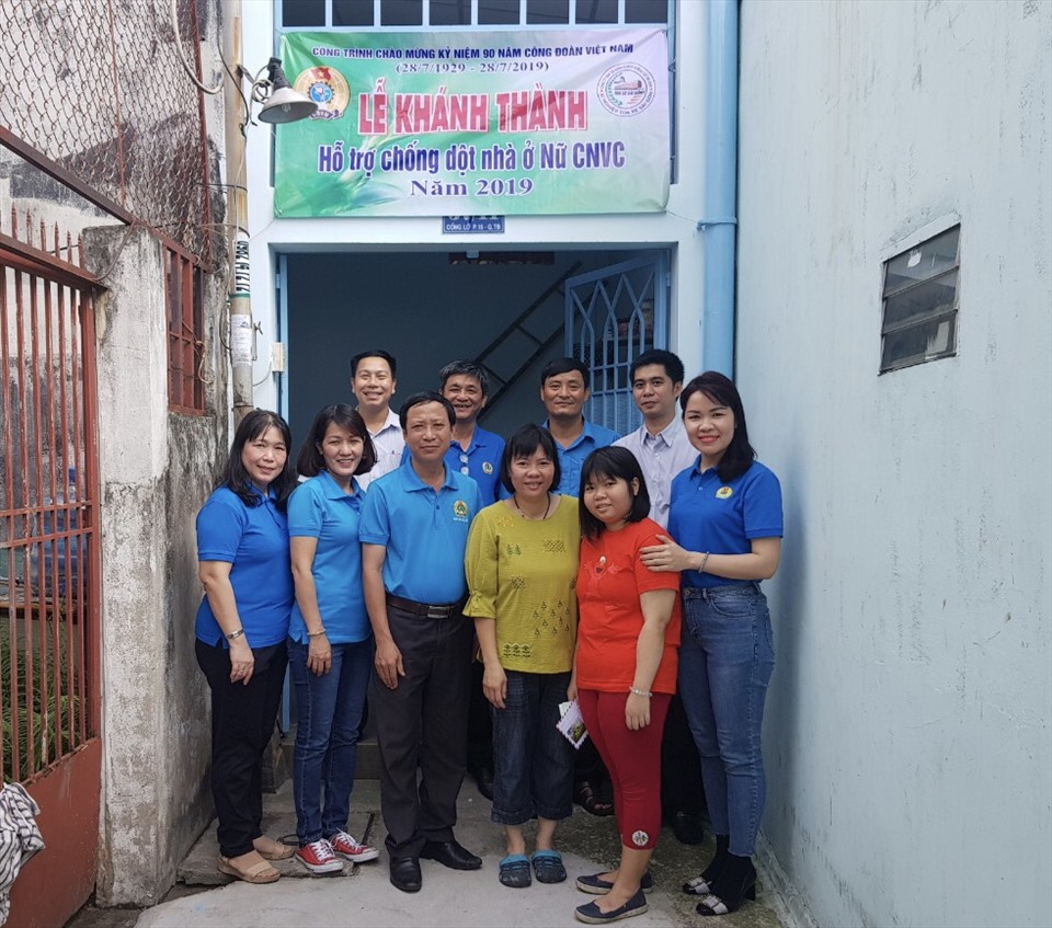 Một hoạt động hỗ trợ nữ công nhân lao động Công ty Cổ phần vận tải Đường sắt Sài Gòn. Ảnh: CĐ ĐS