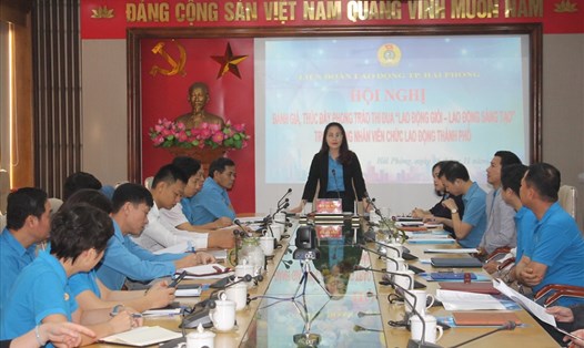 Bà Bùi Thị Ngọc - PCT Thường trực LĐLĐ TP.Hải Phòng chủ trì hội nghị. Ảnh MD