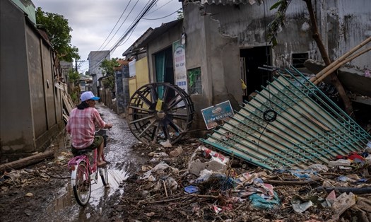 Thiên tai ngày càng cực đoan. Hình ảnh những ngôi nhà bị tàn phá do bão số 8 tại Quảng Bình. Ảnh: UNICEF/2020/Linh Phạm