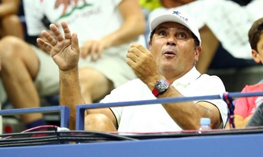 Ông Toni Nadal đã tham gia vào đội hình tranh cử Chủ tịch Barca của ứng viên Victor Font. Ảnh: AFP