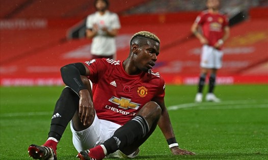 Paul Pogba rất không vui khi Man United sớm kích hoạt điều khoản gia hạn hợp đồng 1 năm với anh. Ảnh: AFP