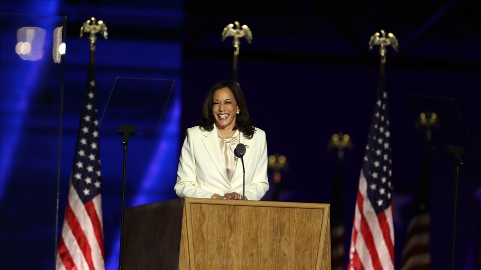 Phó Tổng thống đắc cử Kamala Harris phát biểu tối 7.11.2020. Ảnh: AFP