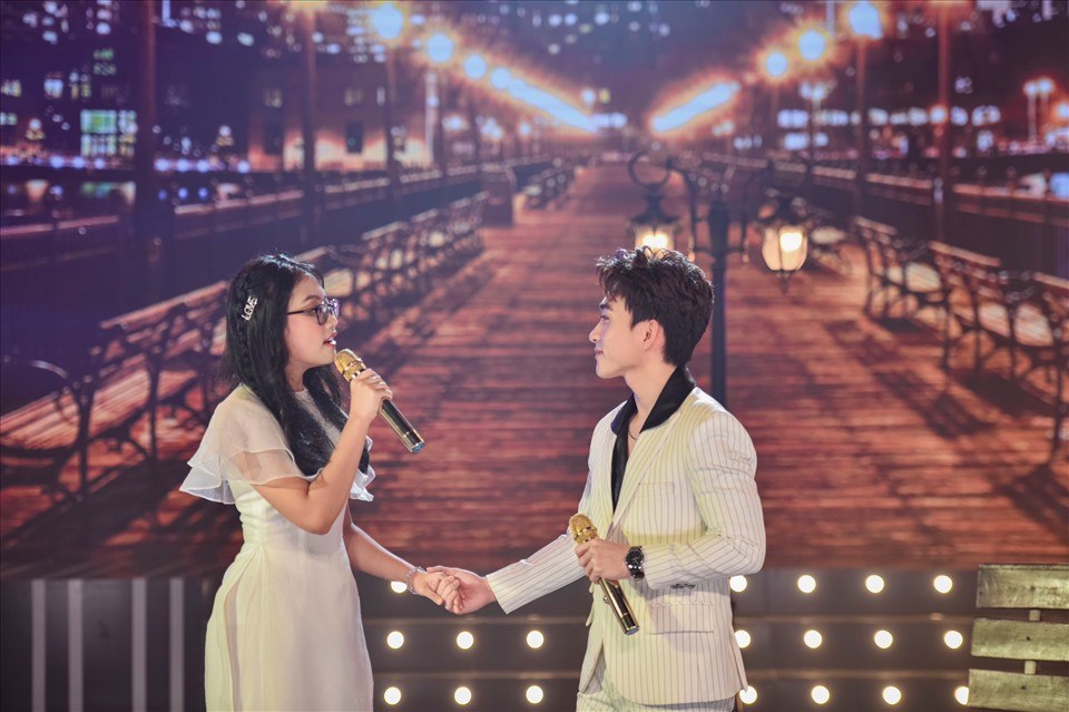 Phương Mỹ Chi và Trung Quang song ca. Ảnh: NSCC Phương Mỹ Chi và Trung Quang song ca. Ảnh: NSCC