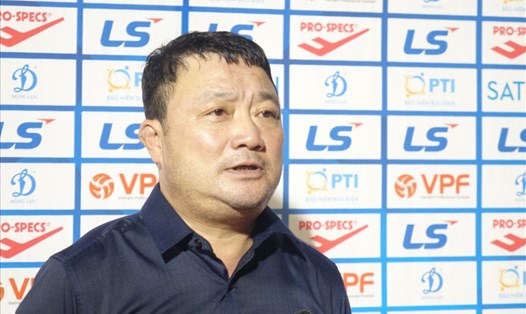 Huấn luyện viên Trương Việt Hoàng vô địch quốc gia trên cả cương vị cầu thủ lẫn vị trí cầm quân. Ảnh: Nguyễn Đăng.