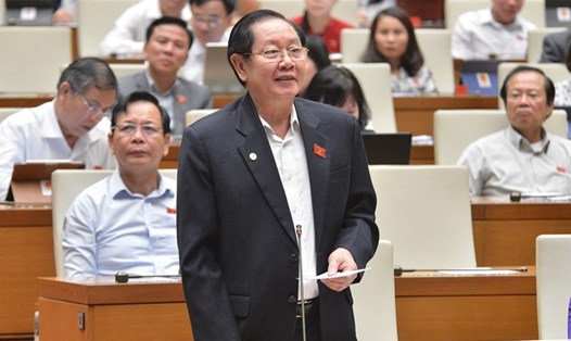 Bộ trưởng Bộ Nội vụ Lê Vĩnh Tân trả lời chất vấn của các đại biểu Quốc hội. Ảnh: Quốc hội