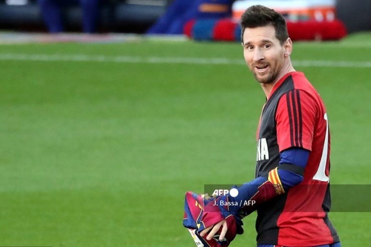 Trọng tài trận Barca - Osasuna lên tiếng về thẻ vàng của Messi