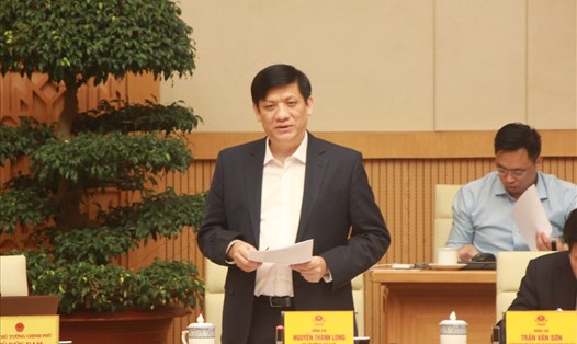 GS Nguyễn Thanh Long - Bộ trưởng Bộ Y tế phát biểu tại cuộc họp. Ảnh T.Vương