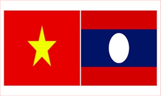 Quốc kỳ Việt Nam - Lào. Ảnh: Nhân Dân