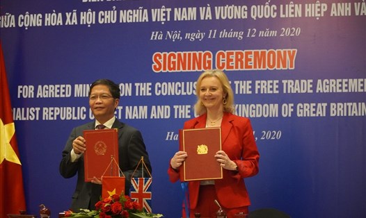 Bộ trưởng 2 nước ký biên bản kết thúc đàm phán hiệp định thương mại tự do Việt Nam - Vương quốc Anh.
