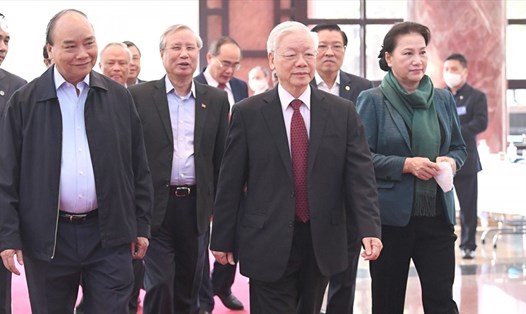 Tổng Bí thư, Chủ tịch Nước Nguyễn Phú Trọng cùng các đồng chí lãnh đạo cấp cao đến dự Hội nghị. Ảnh: NT/VOV