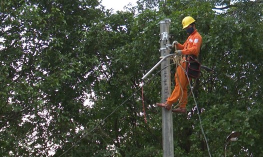 4.5 km hệ thống điện chiếu sáng giao thông nông thôn được sửa chữa, thay mới. Ảnh: Minh Thành