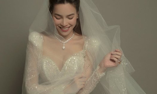 Vẻ đẹp của Hồ Ngọc Hà trong váy cưới. Ảnh: NSCC