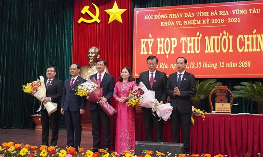 Ông Nguyễn Công Vinh (thứ 3 từ trái qua phải). Ảnh: Nguyễn Độ