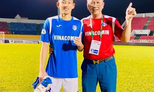Chủ tịch CLB bóng đá Than Quảng Ninh Phạm Thanh Hùng (phải). Ảnh: CTV