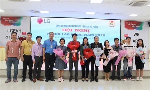 Ban Chấp hành Công đoàn Công ty LG Electronis Việt Nam Hải Phòng nhiệm kỳ 2020-2025 ra mắt. Ảnh Duy Lân