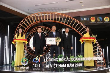 Ông Shin Dong Min – Tổng Giám đốc của Ngân hàng Shinhan Việt Nam tại buổi lễ trao tặng Chứng nhận Top 100 doanh nghiệp bền vững năm 2020.