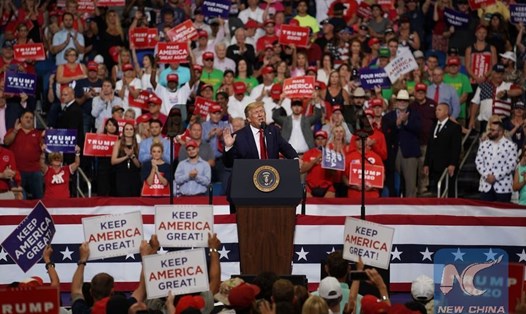 Tổng thống Donald Trump trong một cuộc mít tinh ở Florida. Ảnh: Xinhua