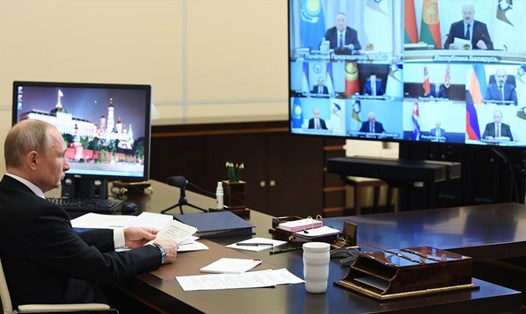 Tổng thống Nga Vladimir Putin chủ trì họp trực tuyến từ dinh thự Novo-Ogaryovo ngày 11.12.2020. Ảnh: Kremlin/RIA