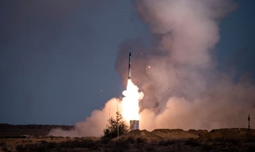 Tên lửa S-400 phóng đi trong một cuộc tập trận quân sự ở Nga tháng 9.2020. Ảnh: AFP.