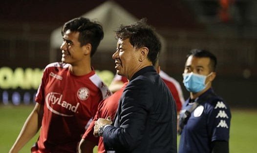 Ông Chung Hae-seong chia tay TPHCM sau 2 mùa giải dẫn dắt, giúp đội đoạt ngôi Á quân V.League 2019. Ảnh: Fanpage CLB TPHCM.
