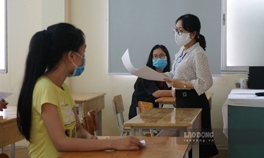 Thí sinh tham dự kỳ thi Tốt nghiệp THPT đợt 2 tại Hà Nội. Ảnh: Thanh Chân - Tạ Quang
