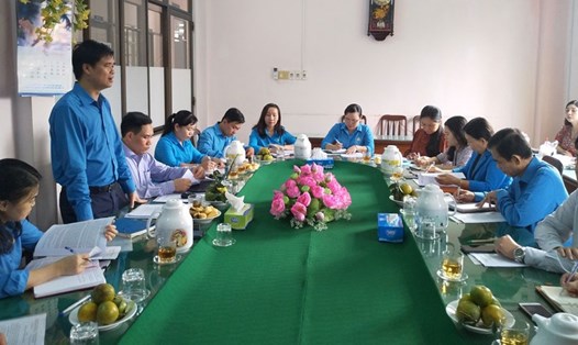 Đoàn công tác Tổng LĐLĐVN kiểm tra, giám sát tại tỉnh Tiền Giang. Ảnh: K.Q