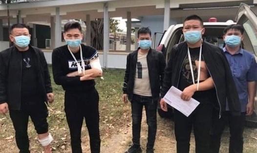 Nhóm người quốc tịch Trung Quốc vào tỉnh Kon Tum không mang theo loại giấy tờ gì. Ảnh CA