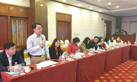 Đồng chí Nguyễn Chí Công - Phó Chủ tịch LĐLĐ tỉnh Nghệ An phát biểu tại Hội nghị tổng kết thi đua. Ảnh: Thanh Tùng