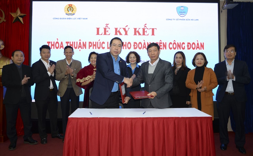Công đoàn Điện lực Việt Nam ký Thỏa thuận hợp tác hỗ trợ đoàn viên, người lao động sử dụng sản phẩm sữa dinh dưỡng. Ảnh: CĐ ĐL