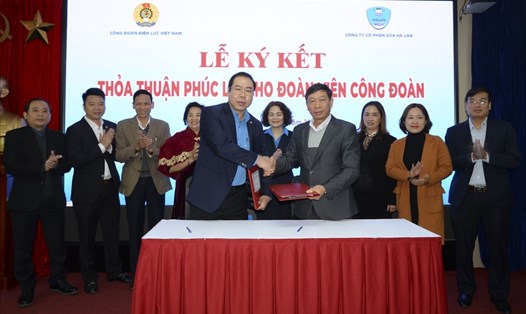 Công đoàn Điện lực Việt Nam ký Thỏa thuận hợp tác hỗ trợ đoàn viên, người lao động sử dụng sản phẩm sữa dinh dưỡng. Ảnh: CĐ ĐL