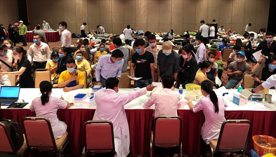 700 cán bộ nhân viên, người lao động đăng ký tham gia hiến máu tình nguyện. Ảnh: PV