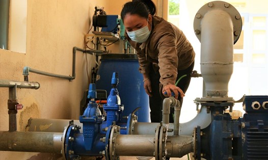 Một công trình nước sạch ở Đắk Lắk được đầu tư xây dựng với kinh phí lớn nhưng chưa phát huy được hiệu quả như mong muốn. Ảnh: Bảo Trung