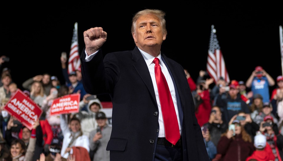 Tổng thống Donald Trump vận động tranh cử cho ứng viên Đảng Cộng hòa ở bang Georgia trong cuộc đua vào Thượng viện. Ảnh: AFP