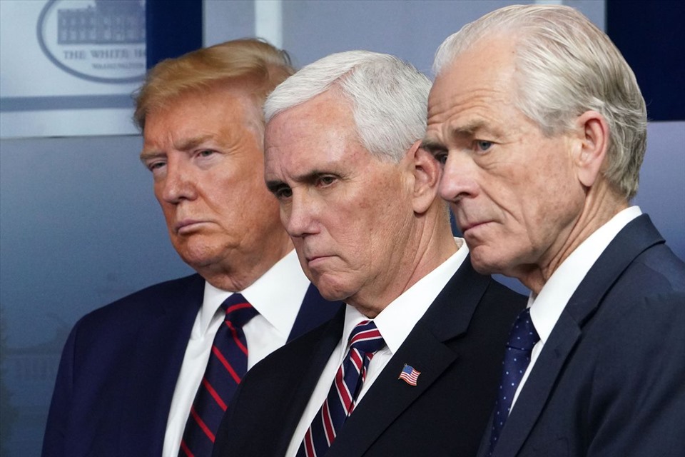 Tổng thống Donald Trump, Phó Tổng thống Mike Pence và Cố vấn thương mại Nhà Trắng Peter Navarro. Ảnh: AFP
