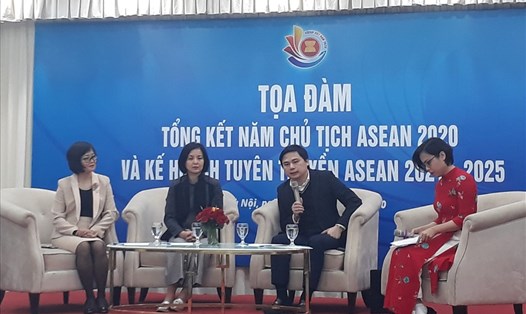 Tọa đàm Tổng kết Năm Chủ tịch ASEAN 2020 và kế hoạch tuyên truyền ASEAN 2021-2025 diễn ra sáng 18.12 tại Hà Nội. Ảnh: Thanh Hà.