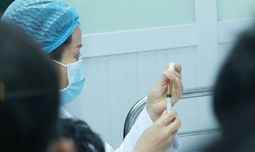 Tiêm thử nghiệm vaccine COVID-19 Nano Covax do Việt Nam nghiên cứu và sản xuất. Ảnh: Hải Nguyễn
