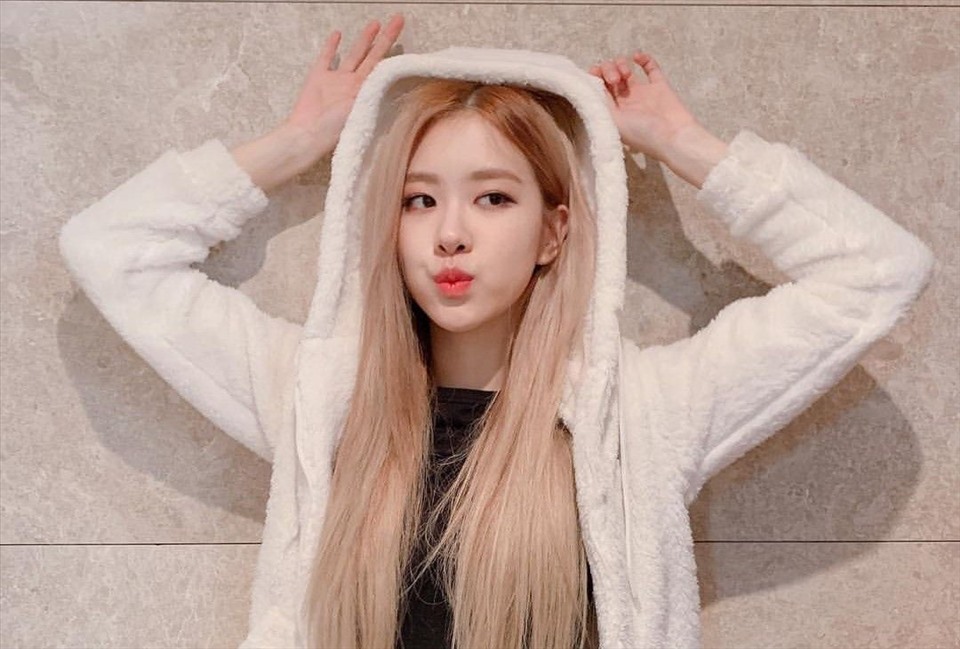 Dù rất bận rộn, Rosé (BlackPink) vẫn dành nhiều thời gian chăm sóc da. Ảnh: Instagram NV.