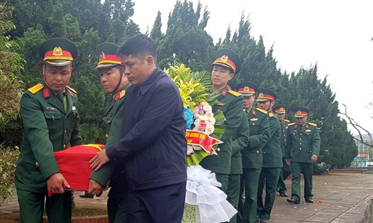 Các hài cốt liệt sĩ được tìm thấy được an táng ở Nghĩa trang liệt sĩ huyện Hướng Hóa. Ảnh: Hưng Thơ.