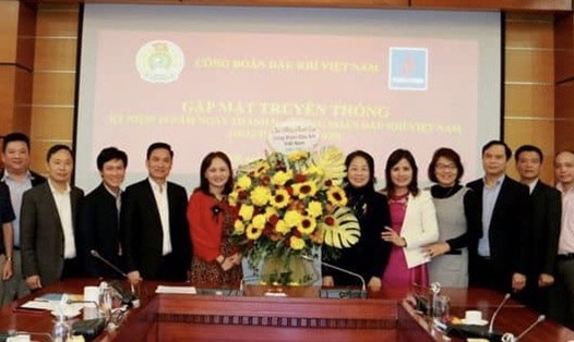 Lãnh đạo Công đoàn Dầu khí Việt Nam cùng các đại biểu tại gặp mặt truyền thống. Ảnh: CĐ DKVN