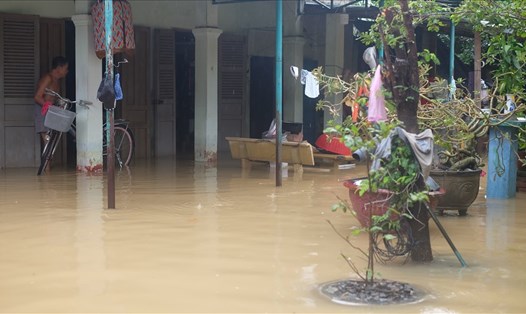 Mưa lũ kéo dài mấy ngày qua gây ngập lụt nặng ở Nha Trang, Khánh Hòa. Ảnh: Nhiệt Băng