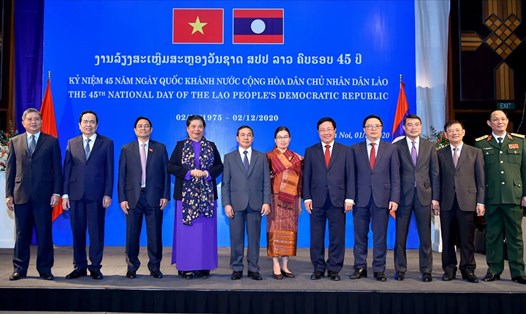 Lãnh đạo Đảng, Nhà nước và đại biểu dự chiêu đãi kỷ niệm 45 năm Quốc khánh Cộng hòa dân chủ nhân dân Lào. Ảnh: BNG
