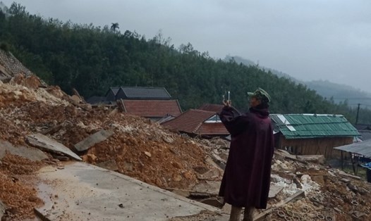 Sạt lở núi, 400 hộ dân ở Quảng Ngãi bị cô lập. Ảnh: Nguyễn Trang