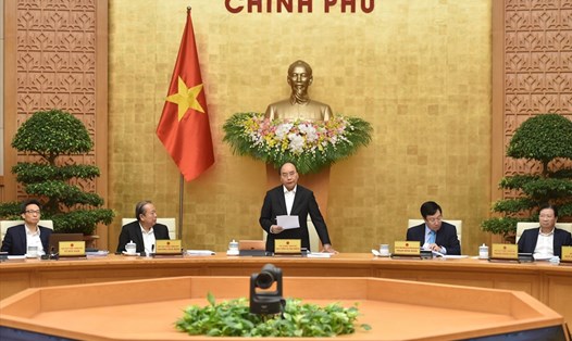 Thủ tướng Nguyễn Xuân Phúc phát biểu tại phiên họp Chính phủ thường kỳ tháng 11.2020. Ảnh: VGP/Quang Hiếu