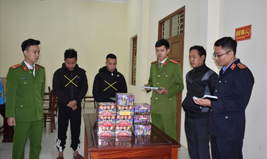 Công an tỉnh Ninh Bình liên tiếp bắt giữ các đối tượng mua bán pháo trái phép. Ảnh: NT