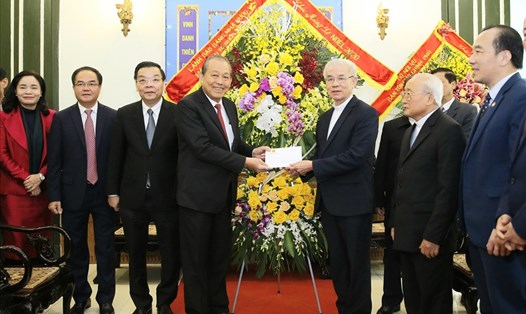 Phó Thủ tướng Thường trực Chính phủ Trương Hòa Bình thăm Ủy ban Đoàn kết công giáo Việt Nam. Ảnh VGP/Lê Sơn