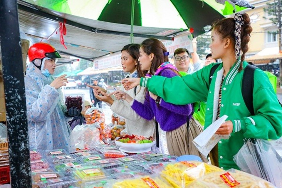 Khánh Vân, Mâu Thủy, Hương Ly giành chiến thắng. Ảnh: NSCC. Khánh Vân, Mâu Thủy, Hương Ly giành chiến thắng. Ảnh: NSCC.