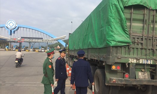 Kiểm tra trọng tải xe tại Trạm cân Đại Yên sáng 21.12.2020