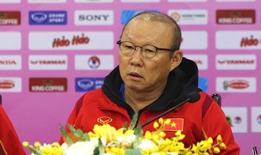 Huấn luyện viên Park Hang-seo trong cuộc họp báo trước hai trận đấu. Ảnh: Ngọc Tú